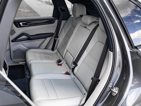 Porsche Cayenne cena 299900 przebieg: 91681, rok produkcji 2019 z Golczewo małe 781